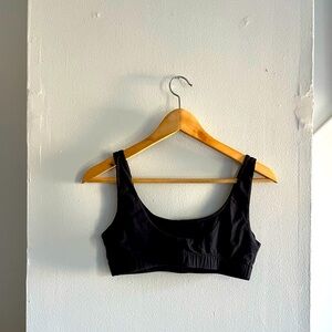 Everlane sports bra black